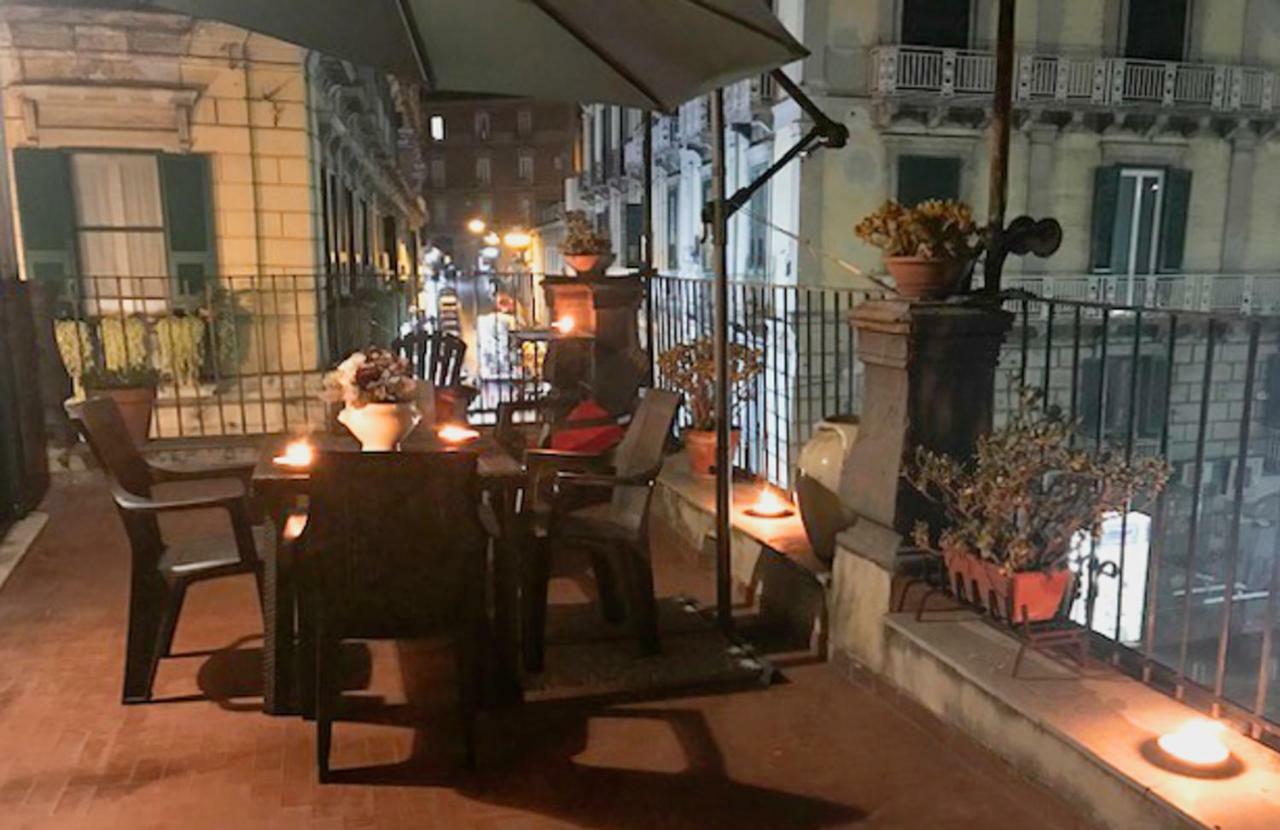 Casa Beatrice, Appartamento Nel Centro Di Napoli Nápoles Exterior foto